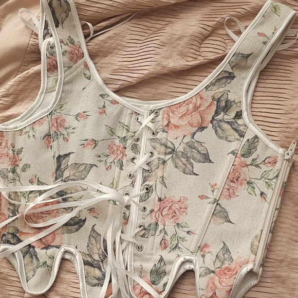 Set of 7 Scarlett Darkness Corsets - Picture 4 of 16